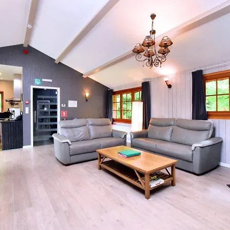 Luxurious Chalet In With Sauna شاليه *
